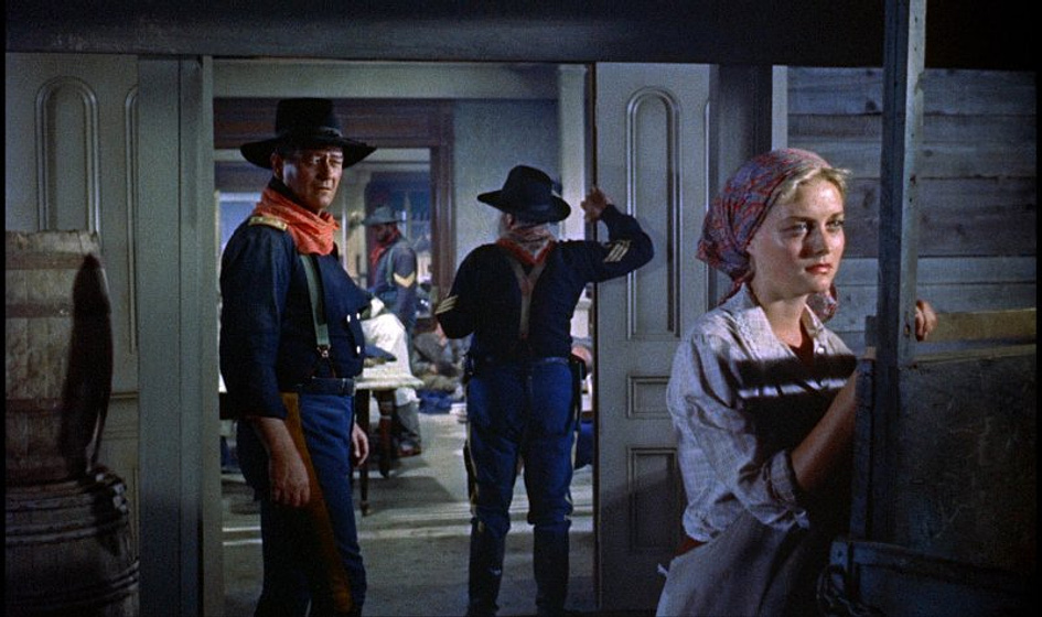 John Wayne y Constance Towers en Misión de audaces