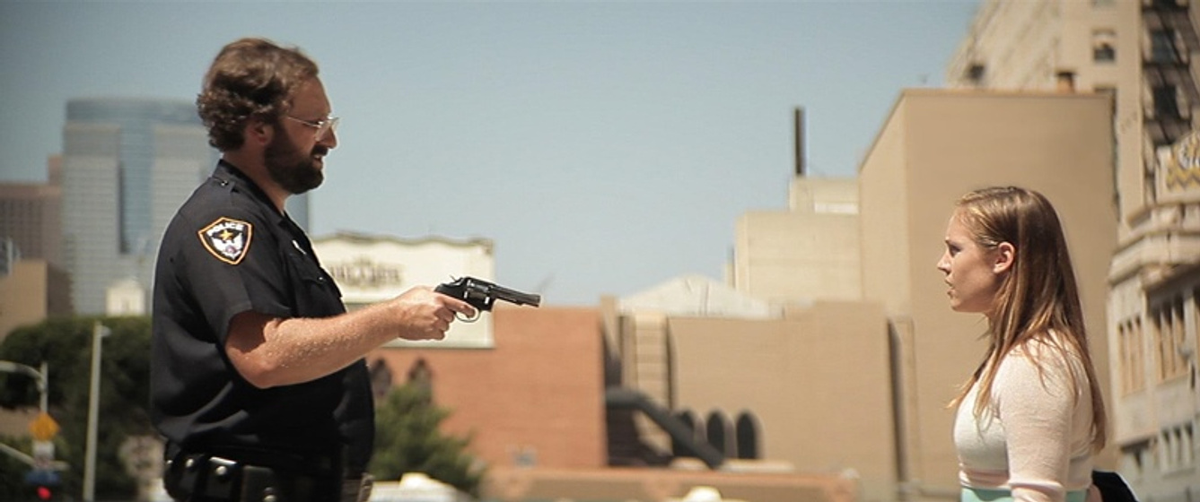 Eric Wareheim y Isabella Palmieri en Wrong Cops