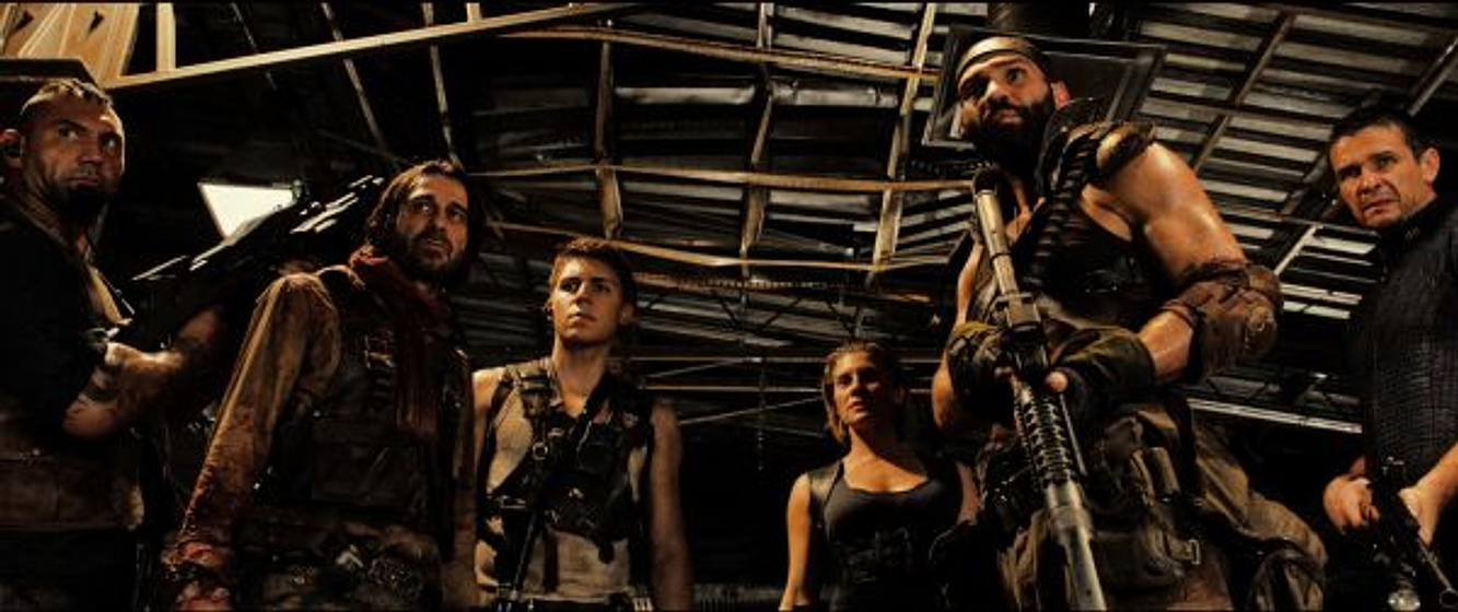Jordi Mollà, Katee Sackhoff, Raoul Trujillo, Nolan Gerard Funk y Dave Bautista en Riddick