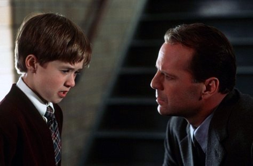 Bruce Willis y Haley Joel Osment en El Sexto Sentido