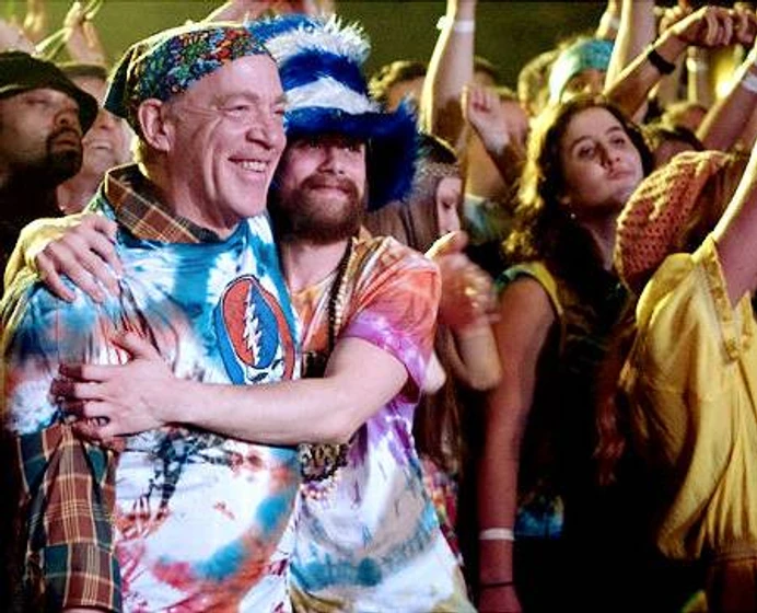 J.K. Simmons y Lou Taylor Pucci en la-musica-nunca-dejo-de-sonar
