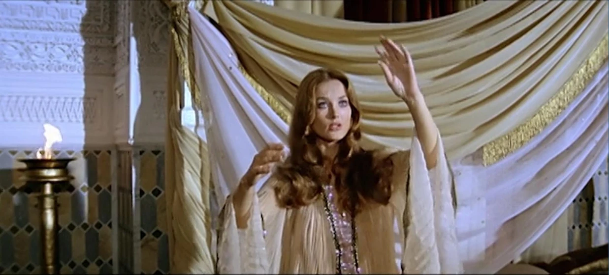 Barbara Bouchet en las-1001-eroticas-noches-de-ali-mamun
