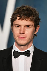 photo of person Evan Peters