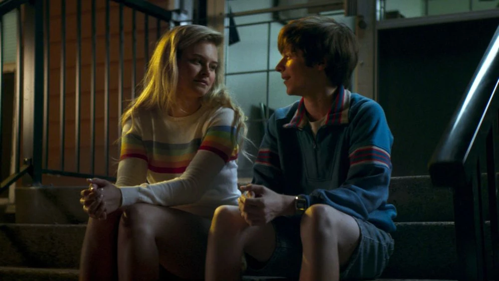 Tiera Skovbye y Graham Verchere en verano-del-84