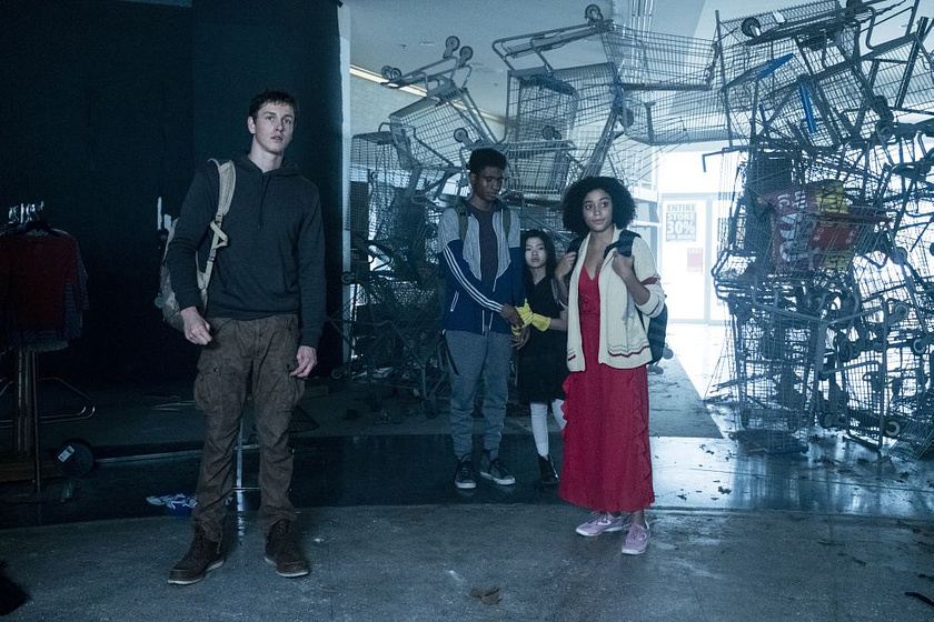 Amandla Stenberg, Skylan Brooks, Miya Cech y Harris Dickinson en Mentes Poderosas