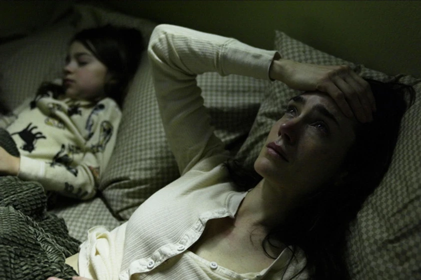 Jennifer Connelly y Ariel Gade en Dark Water (La Huella)