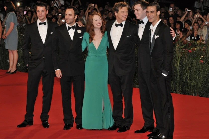 Julianne Moore, Matthew Goode, Nicholas Hoult, Colin Firth, Tom Ford y Jon Kortajarena en un-hombre-soltero