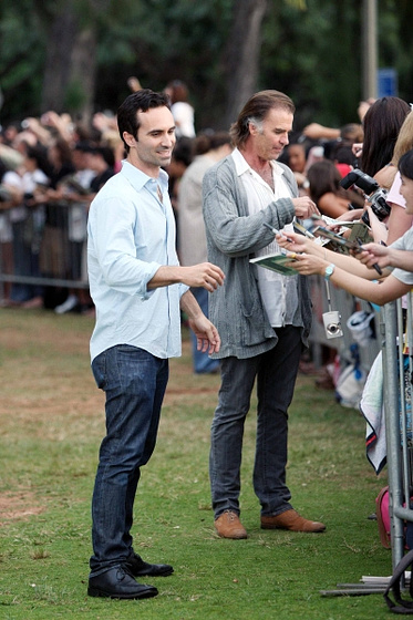 Nestor Carbonell en Perdidos (Premiere temporada 6 (Honolulú, 2010))