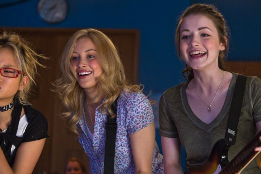 Sarah Bolger y Sarah Gadon en The Moth Diaries
