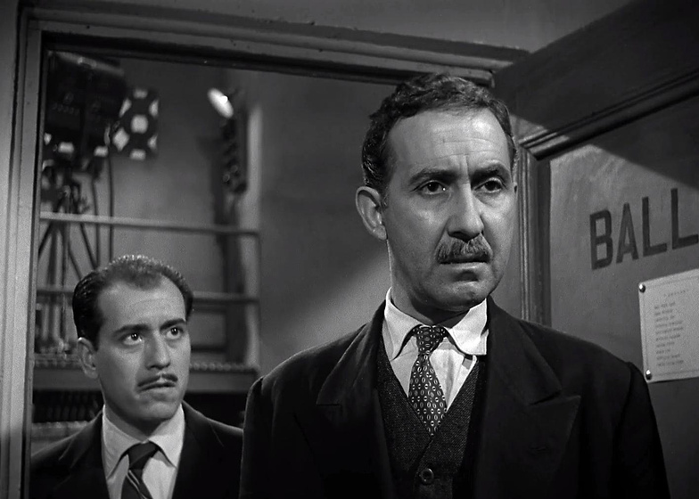 José Luis López Vázquez y Luis Prendes en De Espaldas a la Puerta