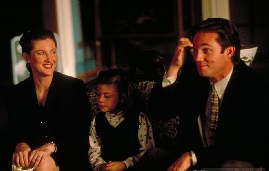 Richard Thomas, Annette O'Toole y Kelsey Mulrooney en una-sorpresa-navidena