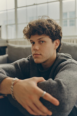 picture of actor Sebastian Delascasas
