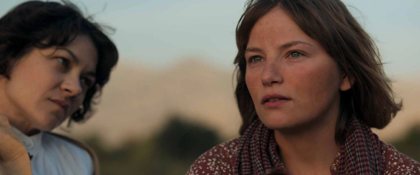 Olivia Ross y Devrim Lingnau en lady-nazca