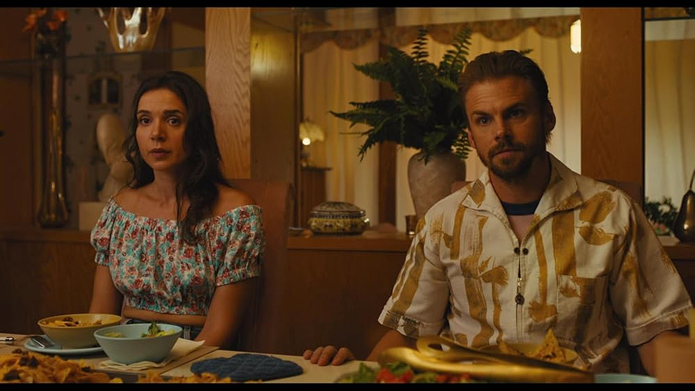 Tommy Dewey y Natalia Abelleyra en wyrm