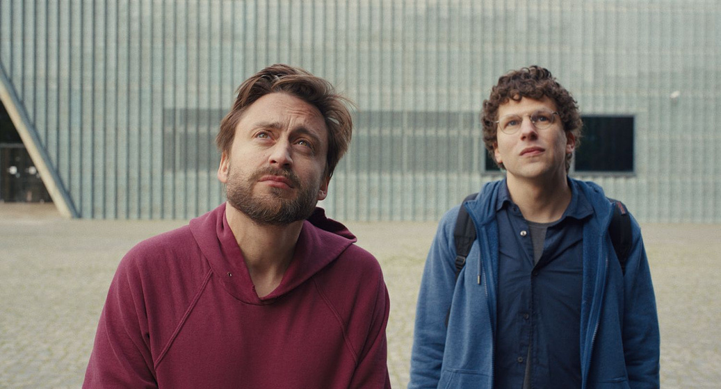 Kieran Culkin y Jesse Eisenberg en A Real Pain