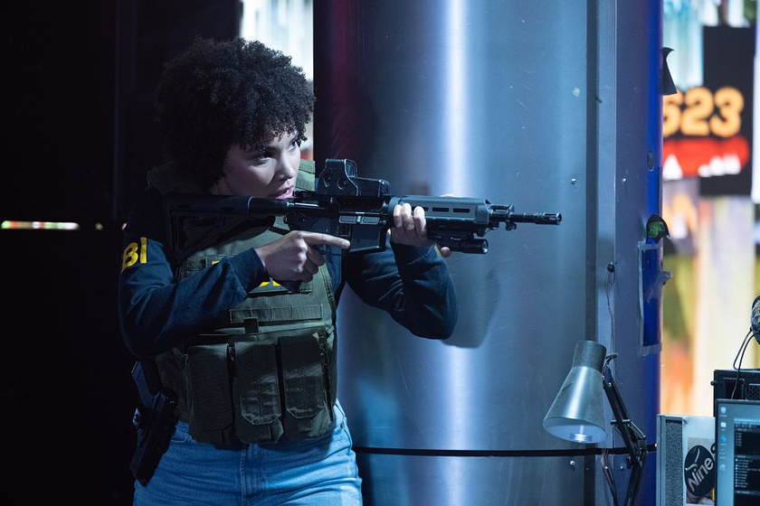 Emmy Raver-Lampman en Beekeeper. El Protector