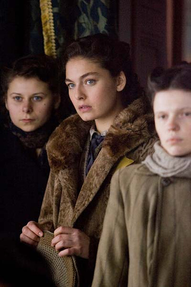 Alexa Davalos en Resistencia (2008)