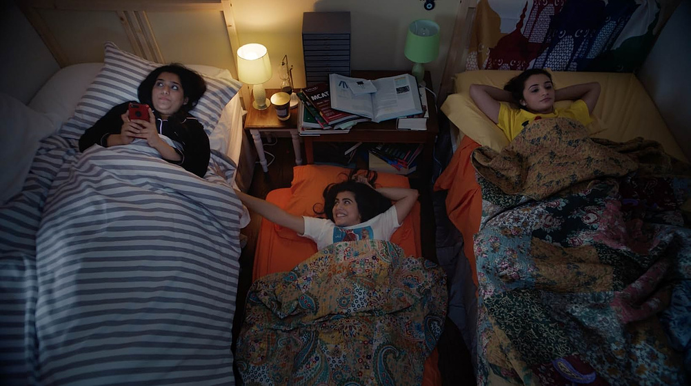 Shenaz Treasury, Salena Qureshi y Aizzah Fatima en Americanish