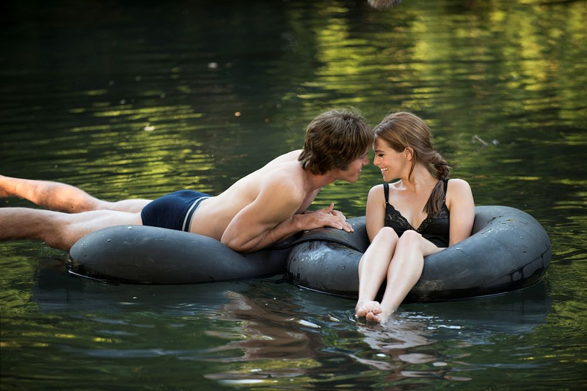 Zoey Deutch y Blake Jenner en Todos queremos Algo