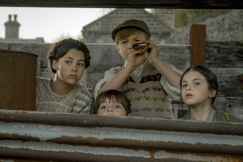 Beau Gadsdon, Austin Haynes y Eden Hamilton en el-regreso-de-los-ninos-del-ferrocarril