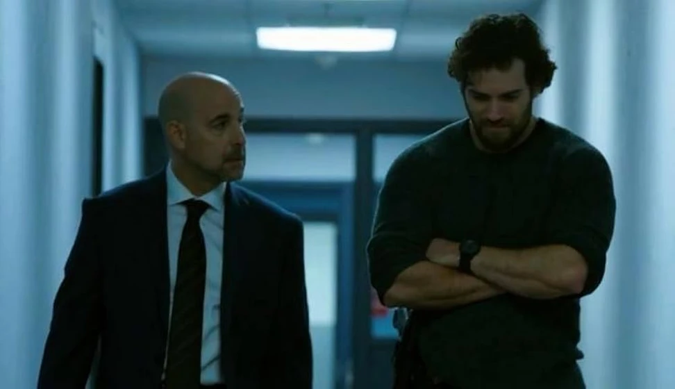 Stanley Tucci y Henry Cavill en el-juego-del-asesino-2019