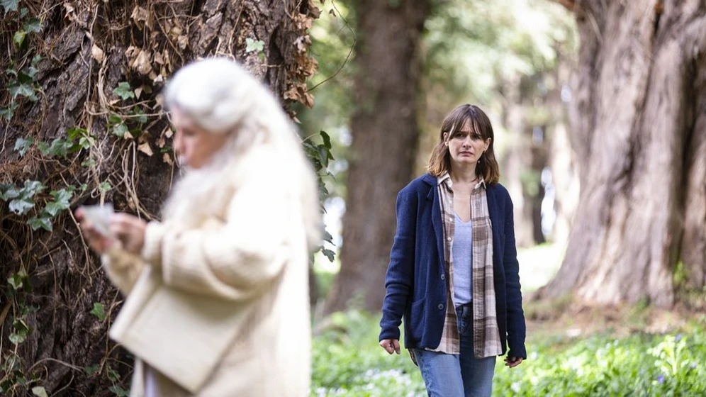 Emily Mortimer y Robyn Nevin en relic
