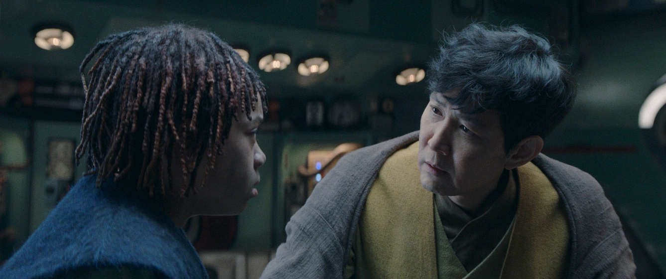 Jung-Jae Lee y Amandla Stenberg en The Acolyte