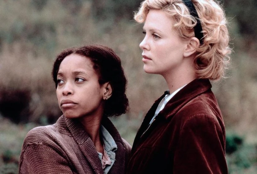 Charlize Theron y Erykah Badu en las-normas-de-la-casa-de-la-sidra