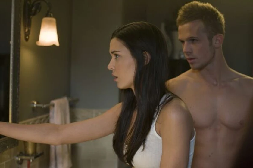 Odette Yustman y Cam Gigandet en La Semilla del Mal