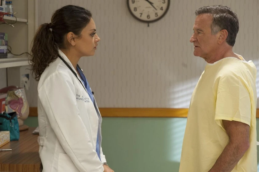 Robin Williams y Mila Kunis en el-hombre-mas-enfadado-de-brooklyn