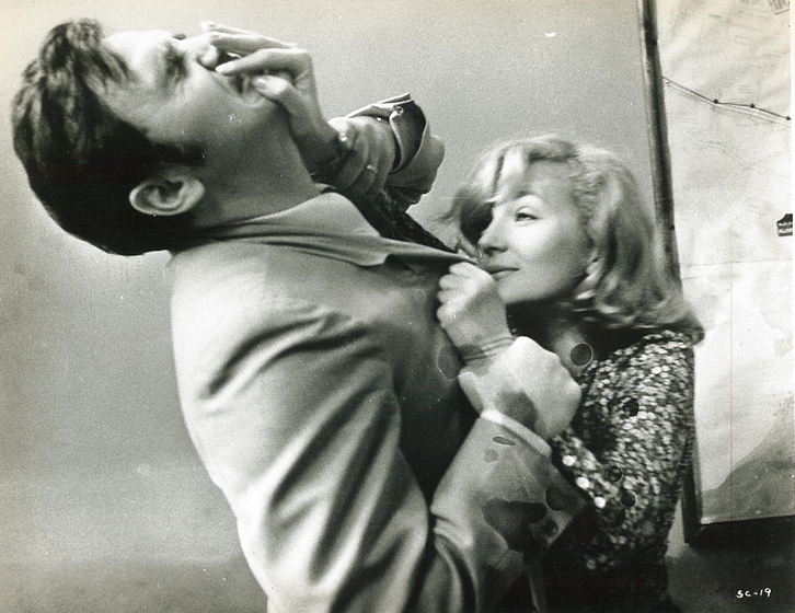 Caroline Cellier y Roger Hanin en Les Aveux les plus doux
