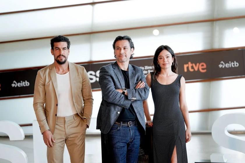 Mario Casas, Rodrigo Cortés y Anna Castillo en escape-2024