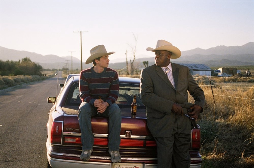 Bill Duke y Lou Taylor Pucci en The Go-Getter