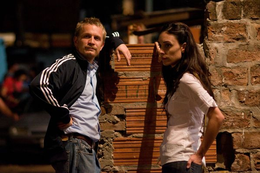 Jérémie Renier y Martina Gusman en Elefante Blanco (2012)