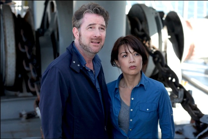 Ming-Na Wen y Andy Clemence en superciclon