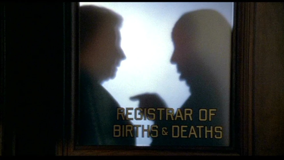 Imagen de la-trama-1976 (Cameo de Alfred Hitchcock)