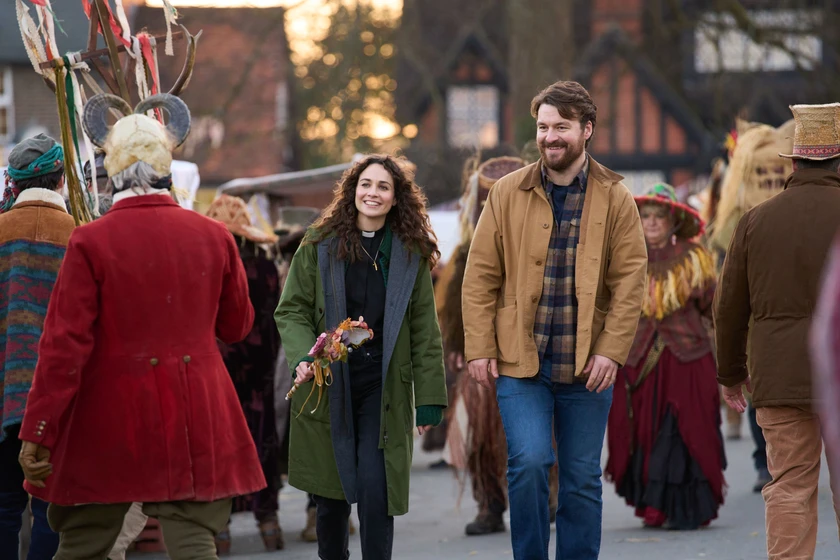 Matt Stokoe y Tuppence Middleton en ritos-ocultos