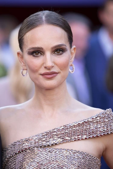 Natalie Portman en thor-love-and-thunder (Premiere Mundial. Junio 2022)