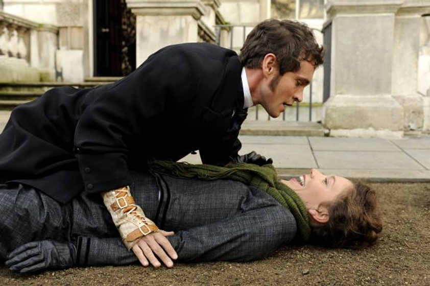 Maggie Gyllenhaal y Hugh Dancy en Hysteria