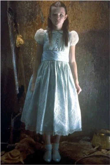 Emily Browning en ghost-ship-barco-fantasma