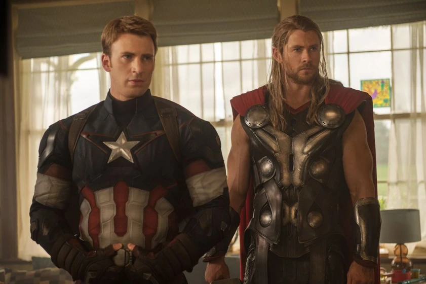 Chris Evans y Chris Hemsworth en vengadores-la-era-de-ultron