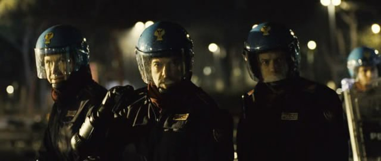 Pierfrancesco Favino y Marco Giallini en A.C.A.B.: All Cops Are Bastards