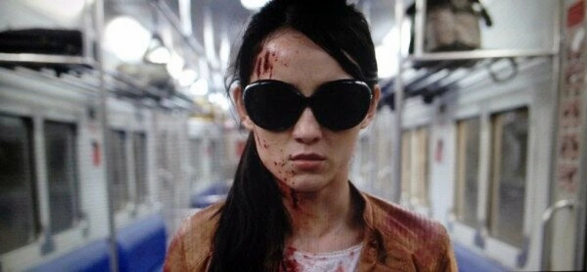 Julie Estelle en redada-asesina-2