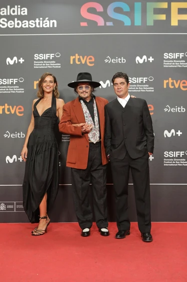 Johnny Depp, Riccardo Scamarcio y Antonia Desplat en Modigliani. Tres Días en Montparnasse (Festival de San Sebastián. Septiembre 2024)
