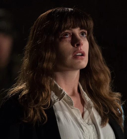 Anne Hathaway en colossal
