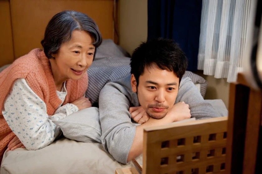 Satoshi Tsumabuki y Kazuko Yoshiyuki en una-familia-de-tokio