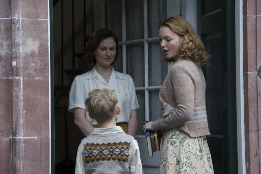 Anna Paquin, Holliday Grainger y Gregor Selkirk en el-secreto-de-las-abejas