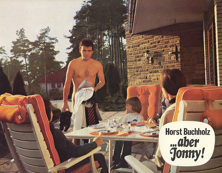 Horst Buchholz en Un Profesional en Apuros (Fotograma #3)