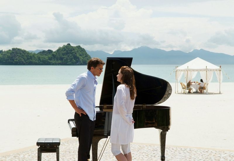Johannes Brandrup y Elisabeth Lanz en Dream Hotel: Malasia