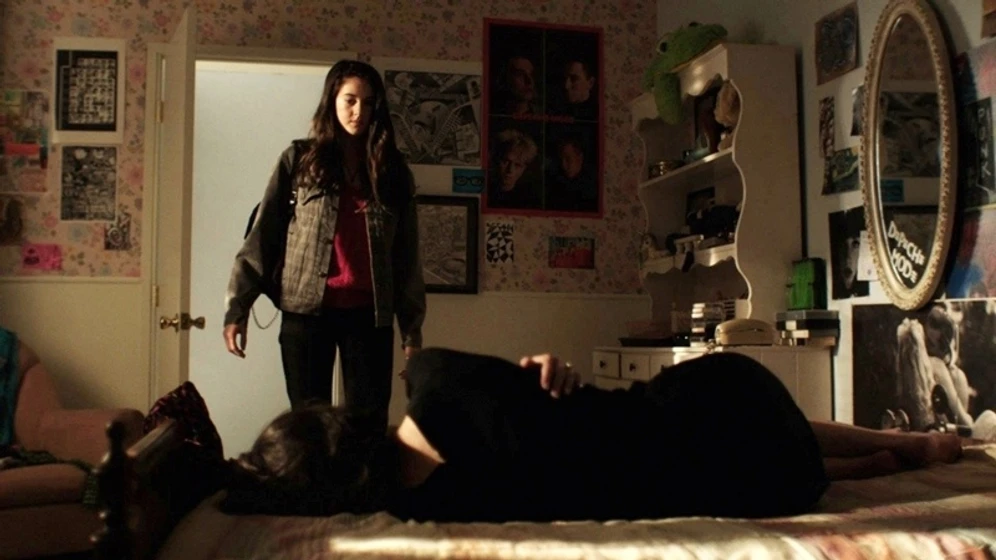 Eva Green y Shiloh Fernandez en pajaro-blanco-de-la-tormenta-de-nieve